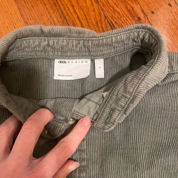 ASOS DESIGN oversized 90s style cord shirt in sage green - Picture 7 of 9